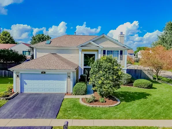 1301 Big Oak Trl, Aurora, IL 60506