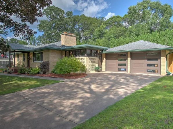 2850 Holly St S, Cambridge, MN 55008