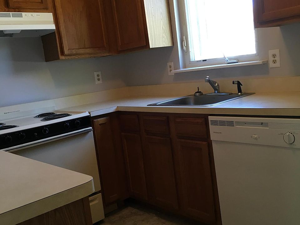 1st image of 22028 Oxford Ct #B 4