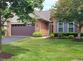 1628 Treyborne Cir, Walled Lake, MI 48390