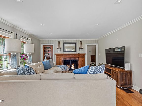 5th image of 317 Oak Grove Ave