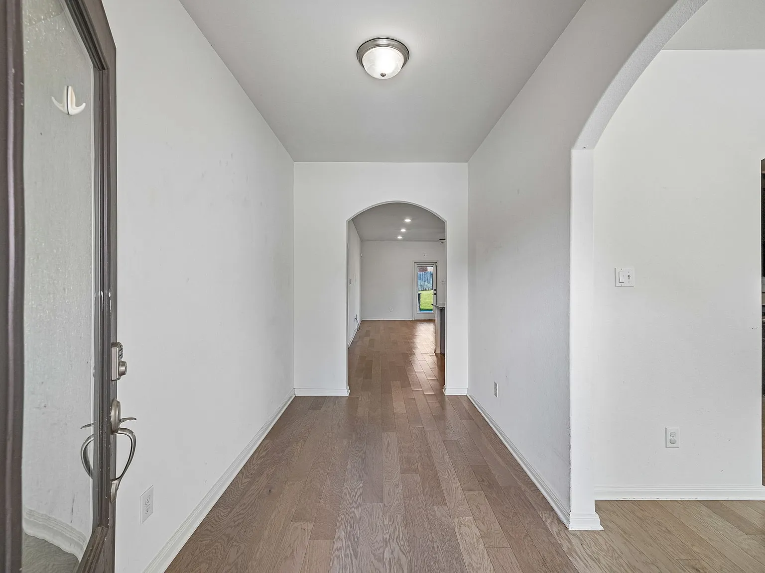 3 bed, 1928 sqft, $2,250 — Photo 4