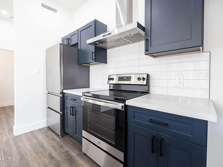 326 N 17th Dr — Photo 15