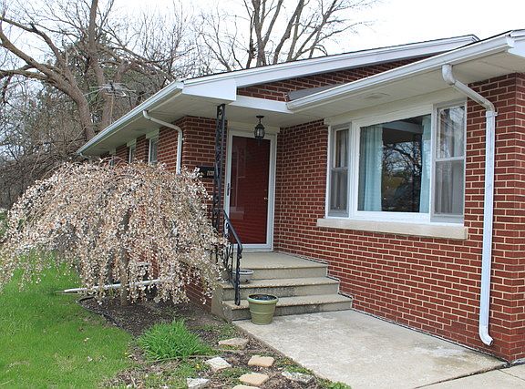 3rd image of 1131 W Loral Ave