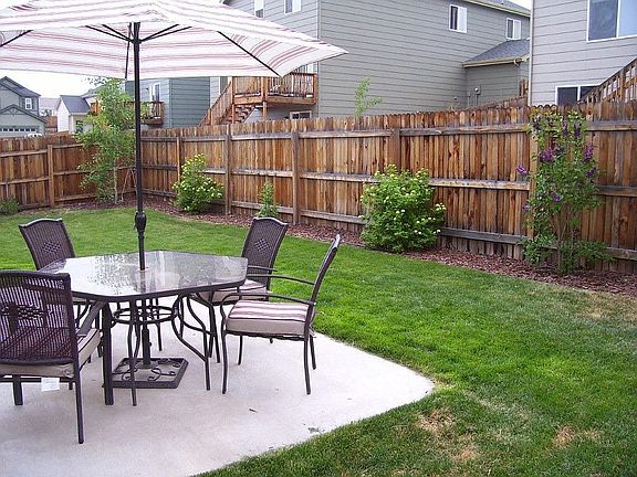 Back patio, fully fenced back yard