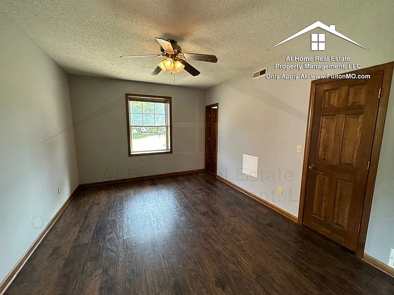 101 E 10th St #105 — Photo 10