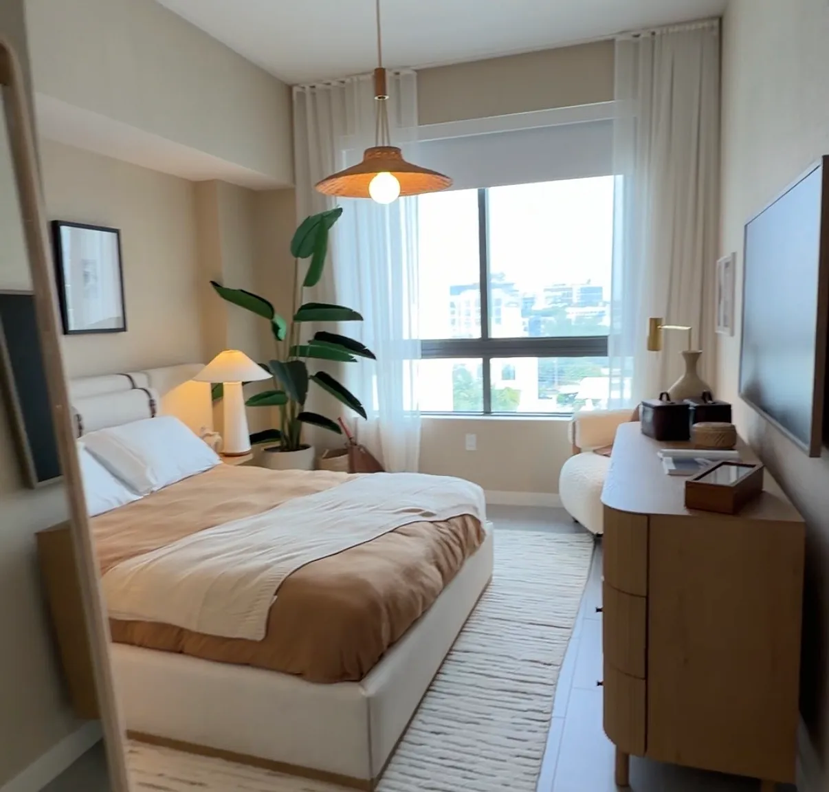 1 bed, 744 sqft, $2,678 — Photo 4