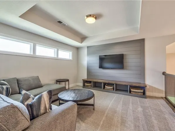 17808 Rainbow Blvd, Overland Park, KS 66085