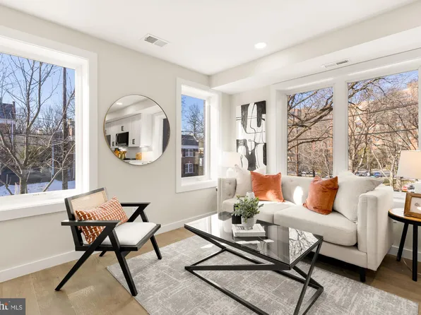 2639 41st St NW #3, Washington, DC 20007