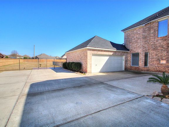 5th image of 3921 Pebble Brook Dr