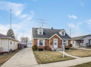 5632 Pershing Blvd, Kenosha, WI 53144