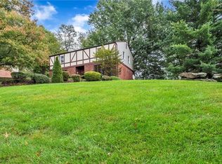 2495 Southvue Dr, Pittsburgh, PA 15241