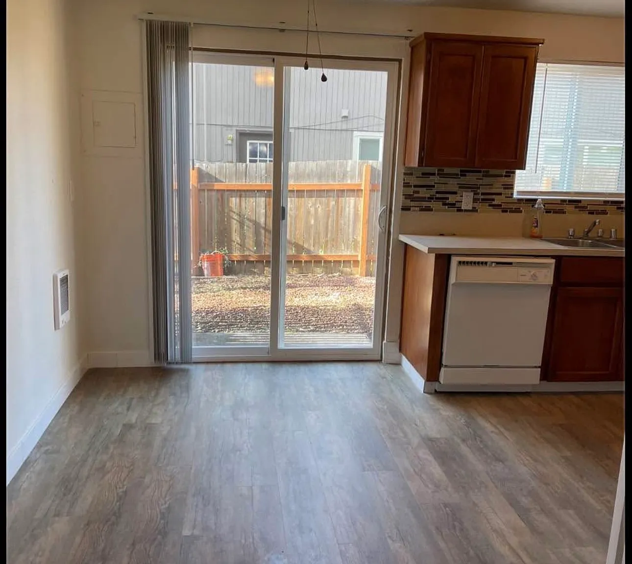 2 bed, 860 sqft, $1,550 — Photo 3
