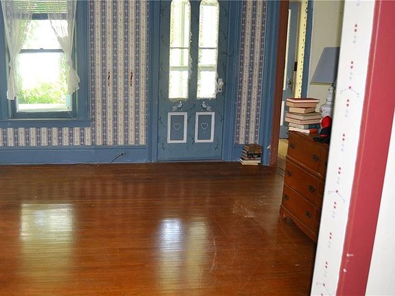 5th image of 152 West Ave
