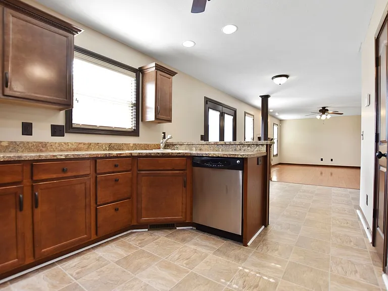 1240 Chinook Cir — Photo 15