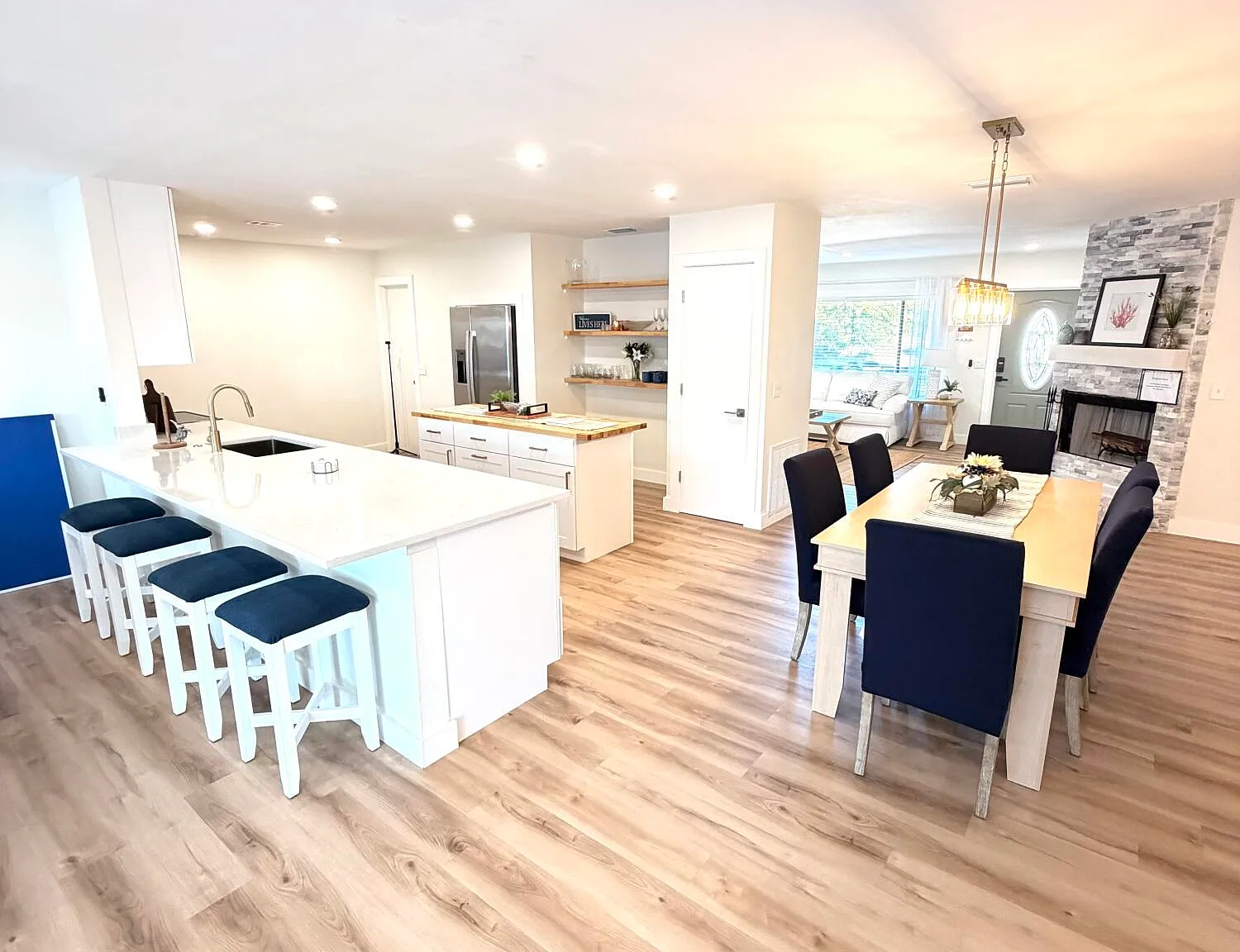 3 bed, 2.0 bath, 1950 sqft, $3,100 — Photo 4