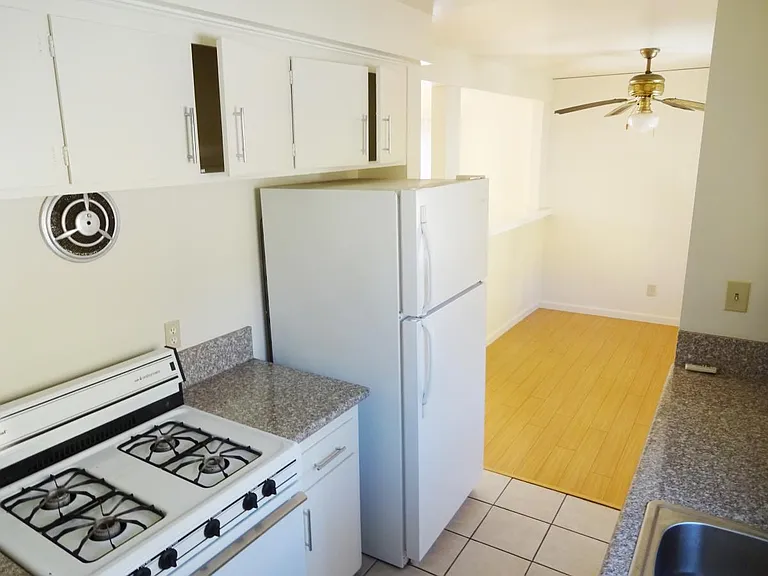 91 N Mar Vista Ave #9 — Photo 19