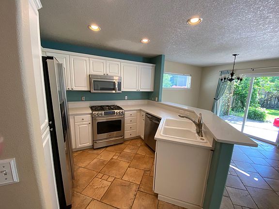 3rd image of 1469 NE Glen Ellen Dr