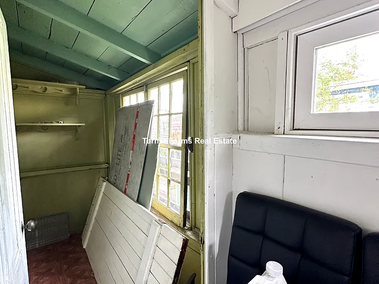 15 Curtis Ave — Photo 2