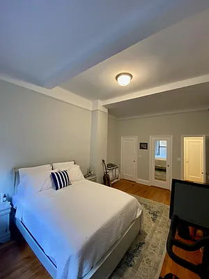 Rented by Arwell Realty | media 15