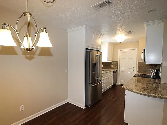 3 bed, 1611 sqft, $1,875 — Photo 2