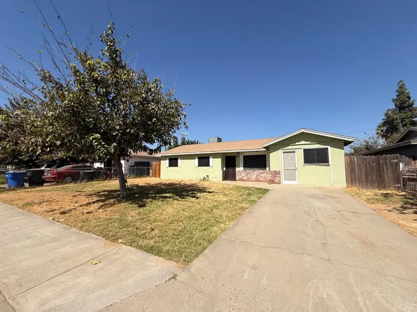 10840 Beverly Dr, Hanford, CA 93230