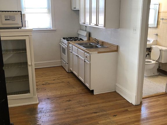 3rd image of 3949 N Hoyne Ave