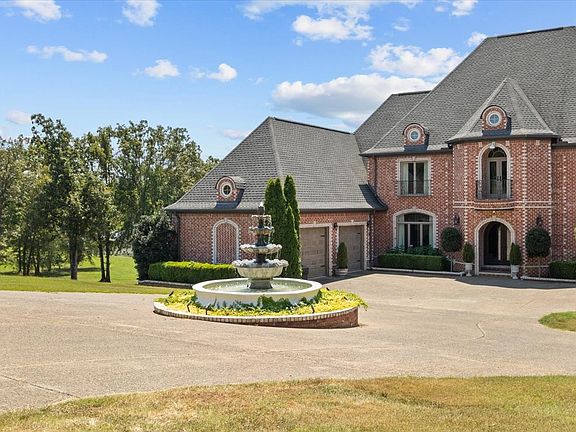 3rd image of 140 Lake Shore Ln
