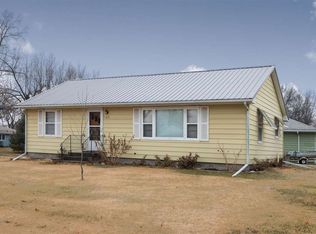 224 E 11th St, Washington, IA 52353