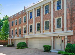 13 Landmark #13, Northfield, IL 60093