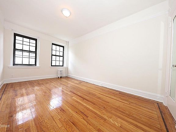 5th image of 2590 35th St APT 3C