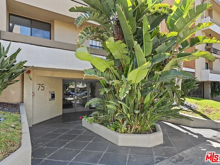 750 N Kings Rd #210 — Photo 17