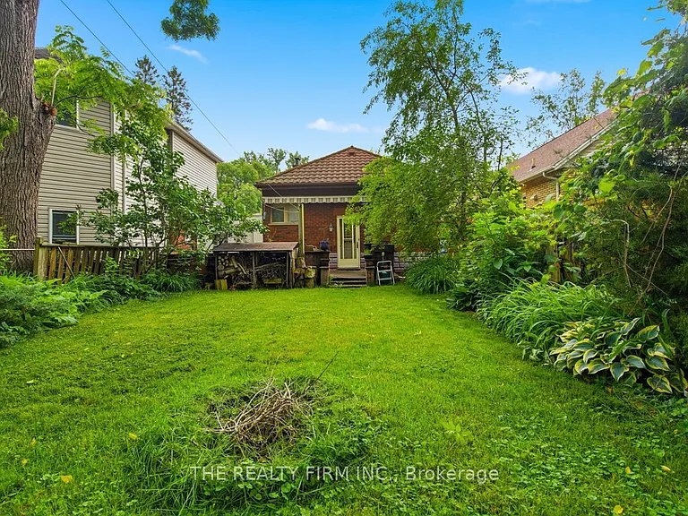 97 Springbank Dr — Photo 41
