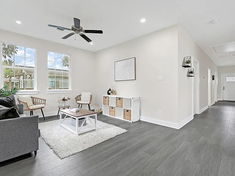 2412 Lucas St — Photo 6