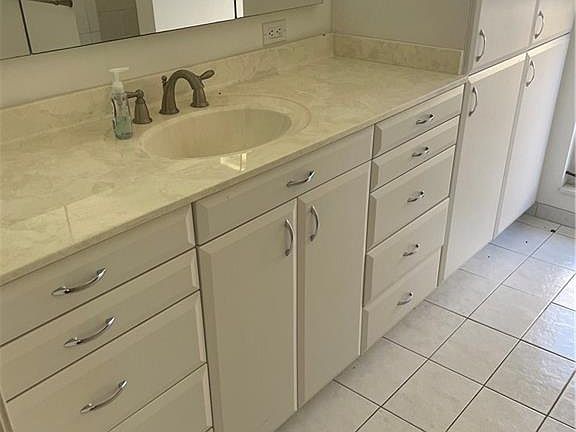 4th image of 5680 SE Winged Foot Dr
