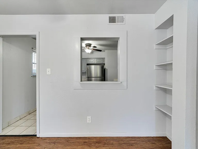 1130 Bois Darc St — Photo 6