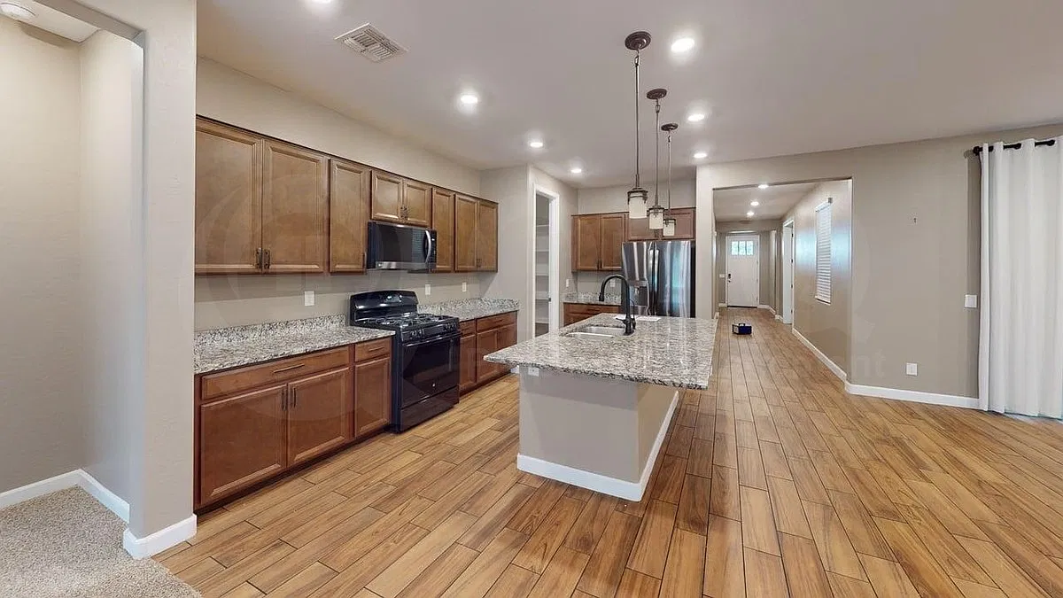 4 bed, 3.0 bath, 2188 sqft, $3,300 — Photo 4