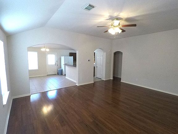 4th image of 18335 Steele Point Dr