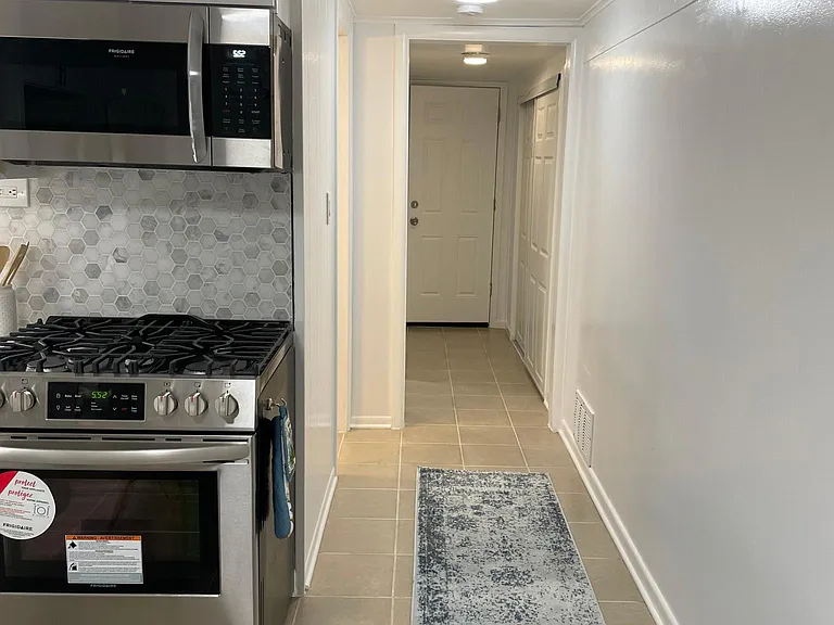 9137 Lawler Ave #BASEMENT — Photo 11