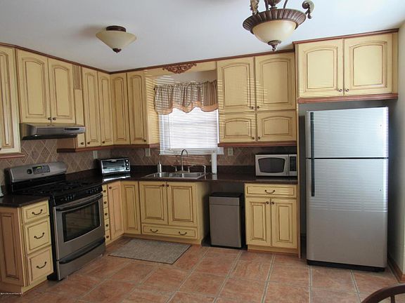2nd image of 627 Woodbine Ln