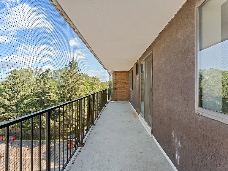 3576 Peter St — Photo 21