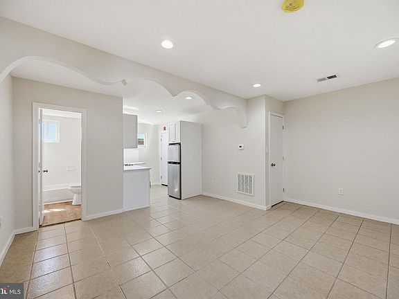 5th image of 740 Christian St Floor 3