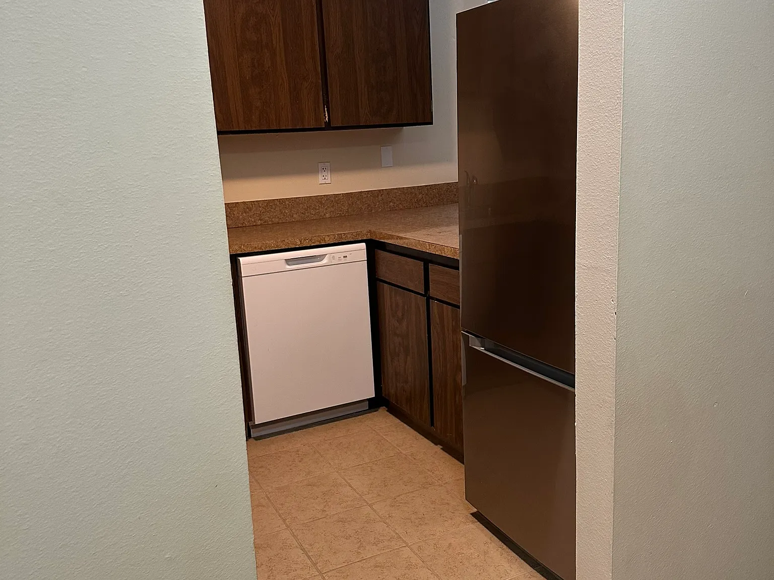 2 bed, 1.5 bath, 1000 sqft, $1,700 — Photo 3