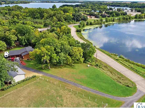 19817 Dogwood Rd, Lake Crystal, MN 56055