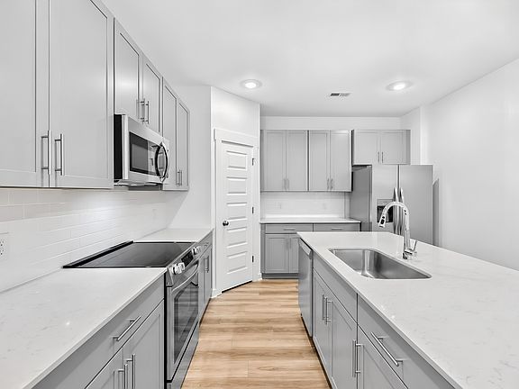 5th image of 217 Dante Dr