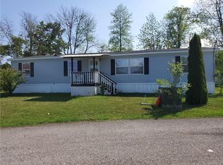 5998 Redwood Ln, Newfane, NY 14108