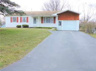 215 Mystic Ln, Rochester, NY 14623