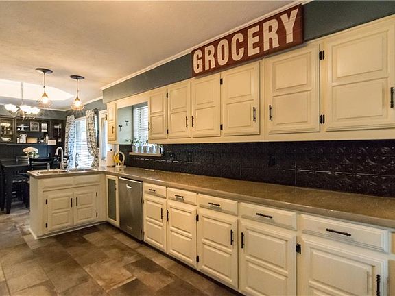 3rd image of 2637 Pinehurst Dr
