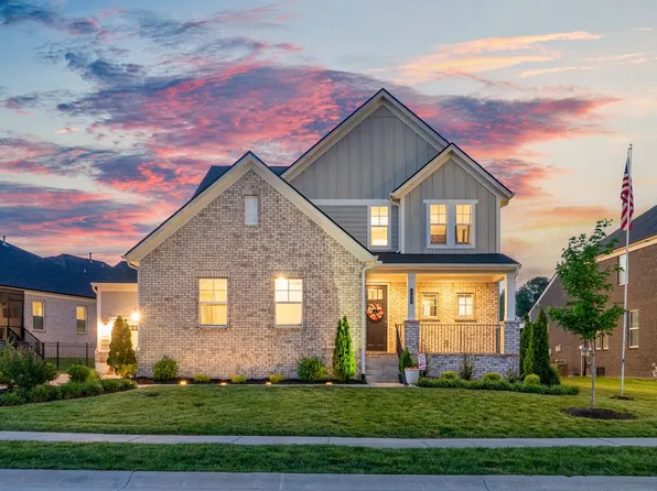 125 N Newbury Dr, White House, TN 37188