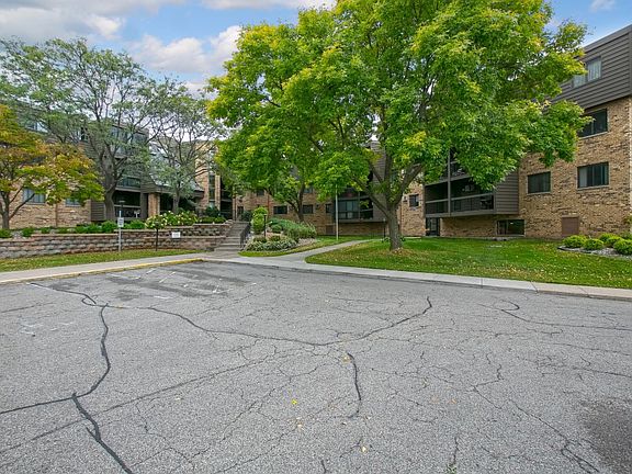 2nd image of 999 41st Ave NE APT 322